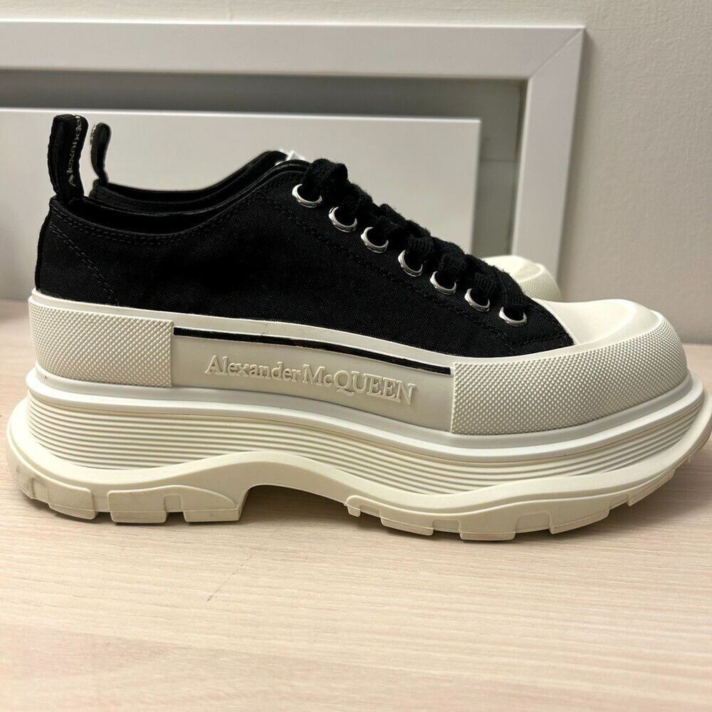 EUC Alexander McQueen Tread Slick Low Top Platform Sneakers Black White Lace Up - Picture 7 of 9
